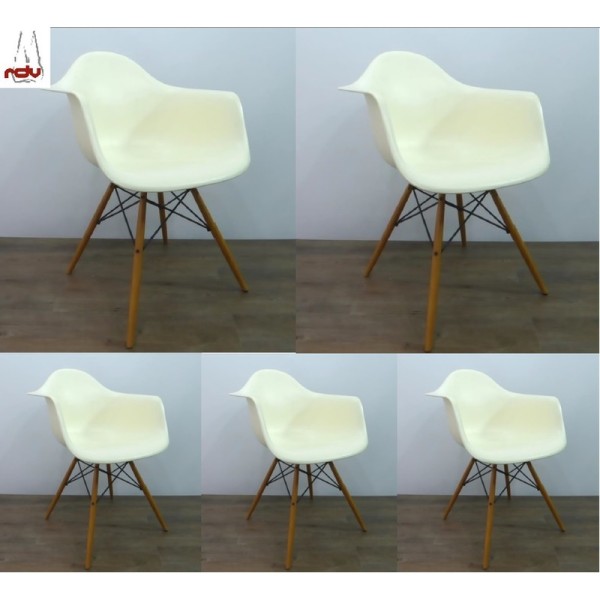 Vitra Eames DSW Lehnenstuhl 5er Set Wartezimmer