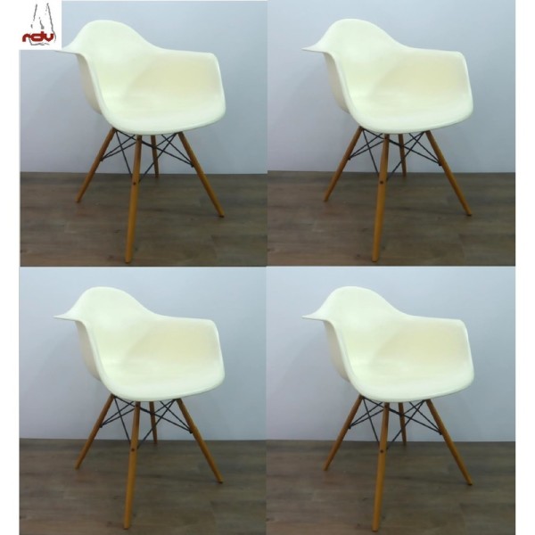 Vitra Eames DSW Lehnenstuhl 4er Set Wartezimmer